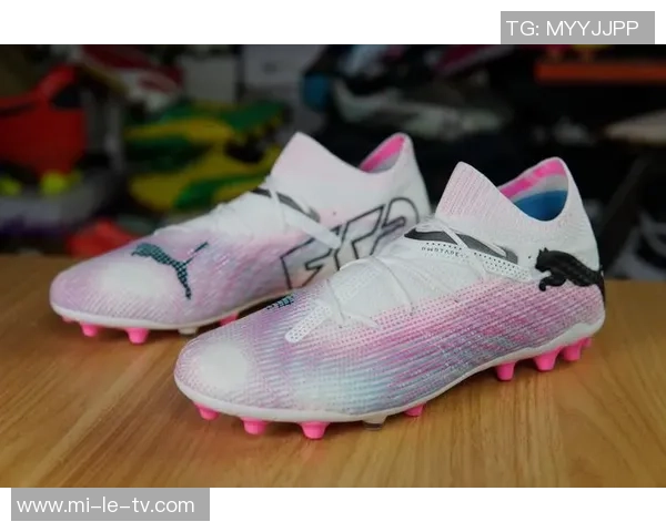 爱世克斯足球鞋助力球场表现提升让每一次射门都充满力量与精准